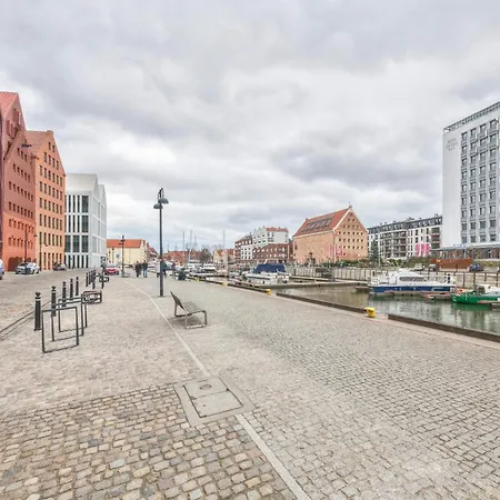 Granaria Z Widokiem Na Motlawe * Gdansk